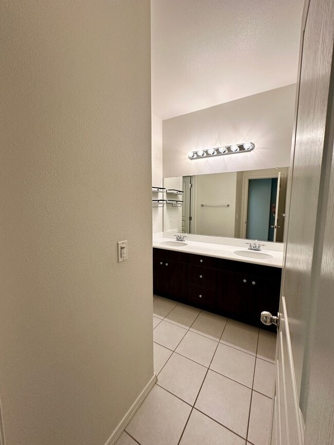 Building Photo - Beautiful 3 Bedroom 2 Bathroom Dove Creek Community Single Family Home in Atascadero Available 8/...
