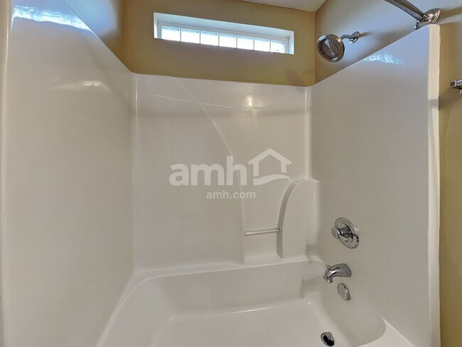 Building Photo - 1075 Savannah Ave