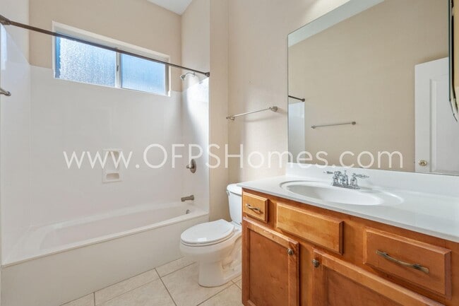 Building Photo - 1558 Venice Ave