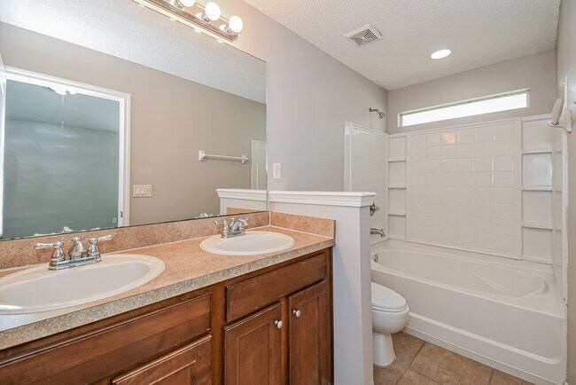 Building Photo - 3290 Silverado Cir