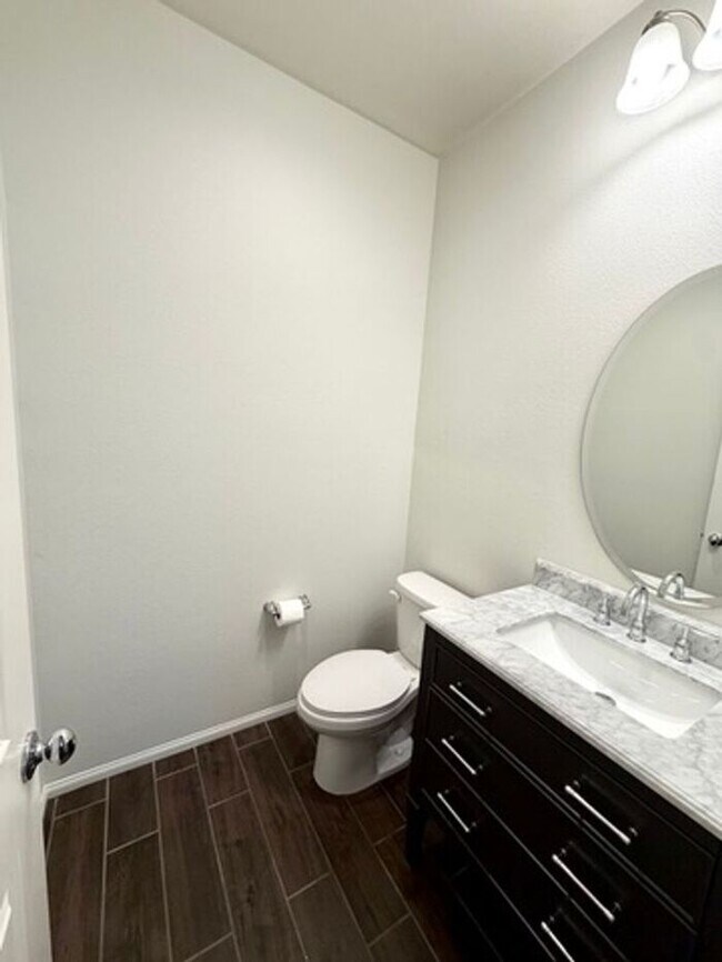 Building Photo - Luxury Townhome for Lease in Rancho Cucamonga