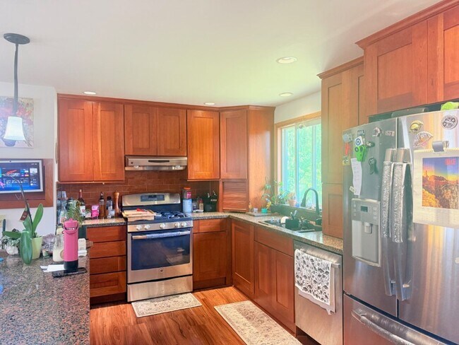 Building Photo - 4Bd/2Ba Mukilteo Home