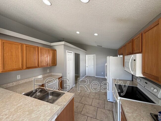 Building Photo - 715 Piermont Dr