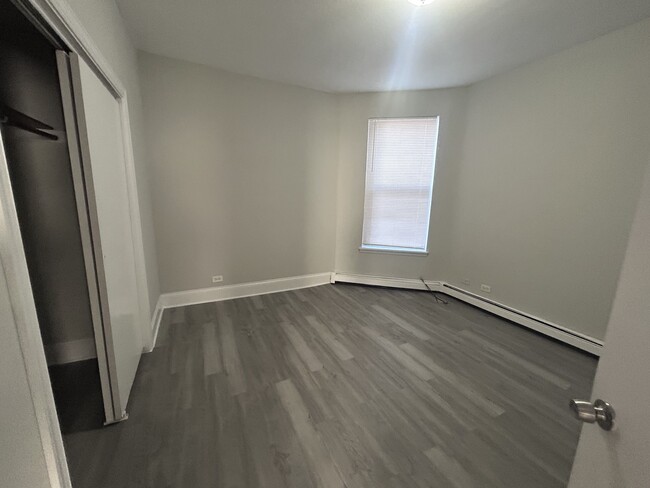 Building Photo - 364 E 59th St