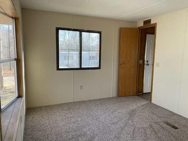 Building Photo - 2 BED, 1 BATH MOBILE HOME, WATER AND TRASH INCLUDED!