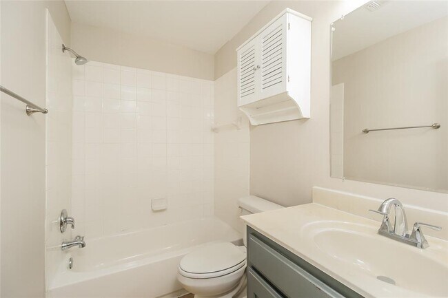 Building Photo - 10416 Westover Ave