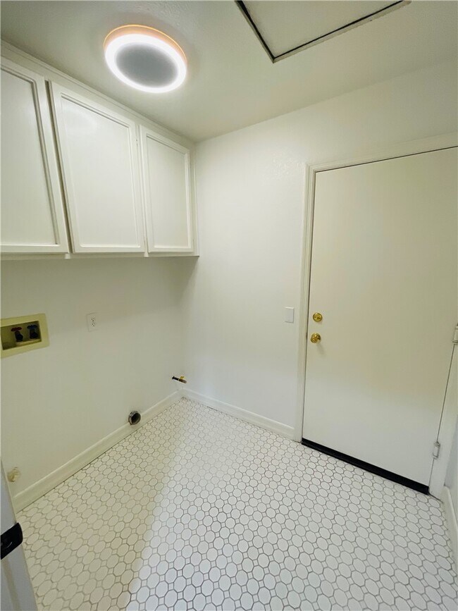 Building Photo - 28937 Biarritz Ct