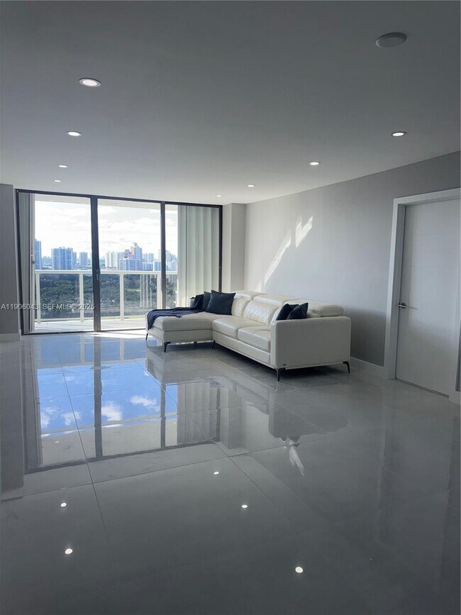 Building Photo - 3675 N Country Club Dr