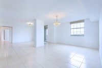 Building Photo - 610 Clematis St