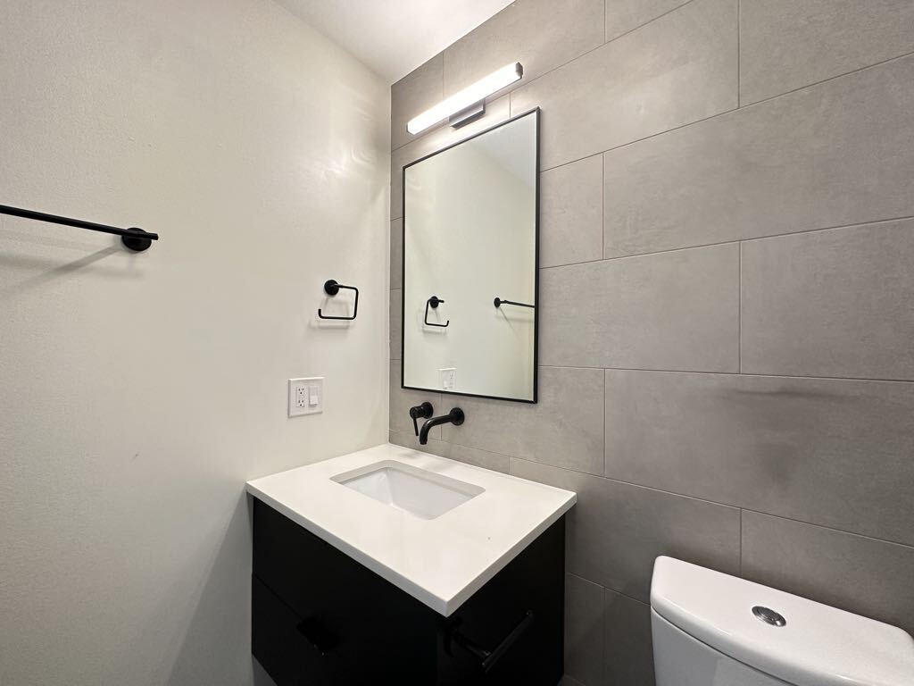 Building Photo - 843 W Grace St