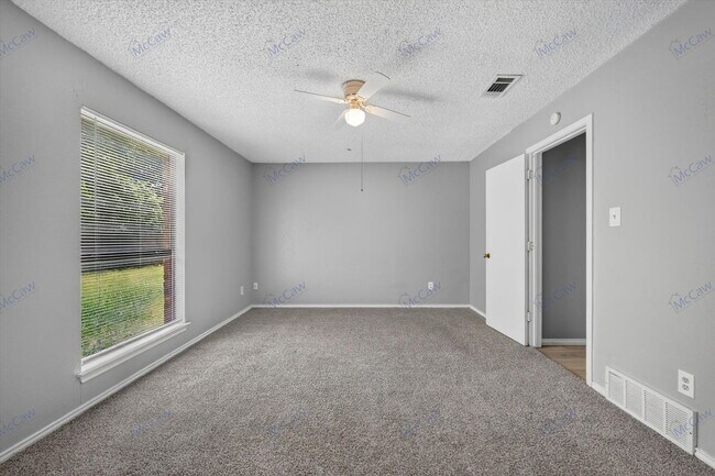 Building Photo - 2913 Green Ridge St