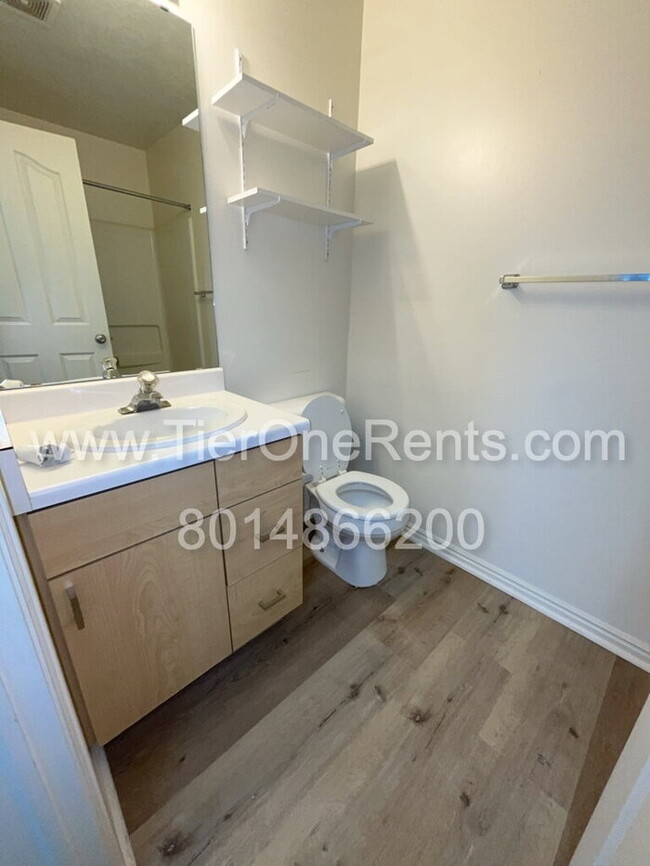 Building Photo - Move-in special: $500 off First months rent