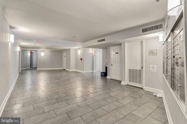 Building Photo - 3313 Wyndham Cir