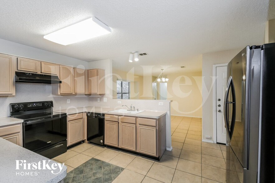 Building Photo - 905 Shady Brook Ln