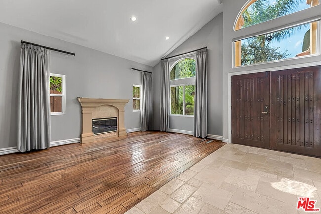 Building Photo - 4724 Noble Ave