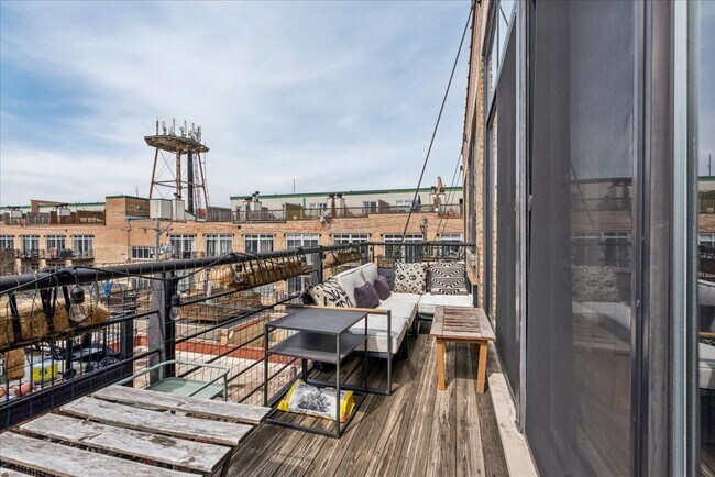 Building Photo - 2300 W Wabansia Ave