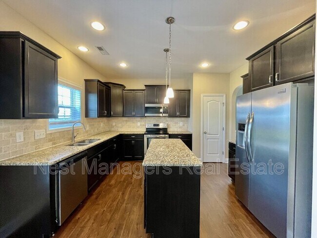 Building Photo - 608 Stonebriar Ave