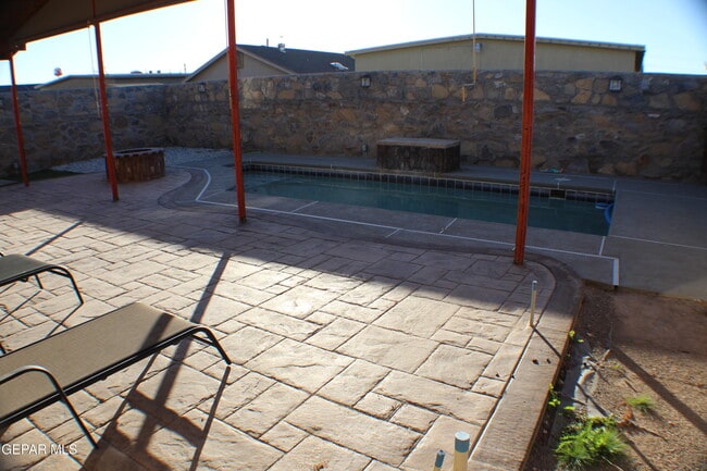 Building Photo - 4805 Ramon Vega