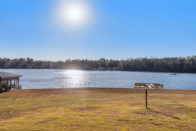 Building Photo - Lake Talquin - LAKEFRONT- Furnished 3 bedr...