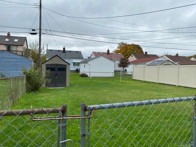 Building Photo - 1577 Lindbergh St