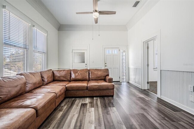 Building Photo - 2319 W Aileen St