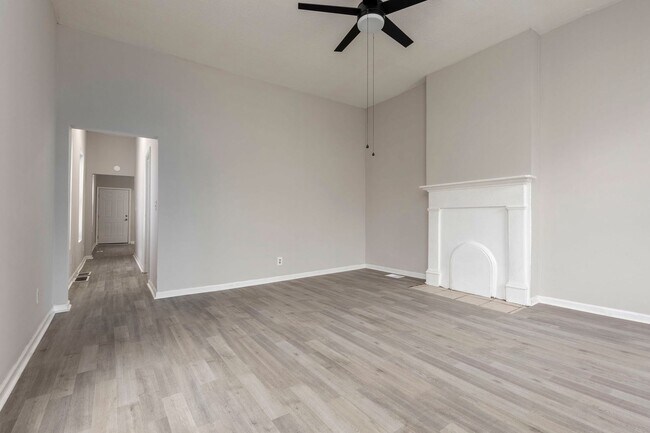 Building Photo - 726-728 W Saint Catherine Street