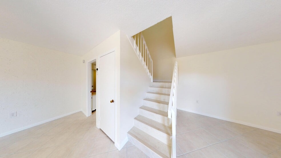 Building Photo - 306 3rd Ln