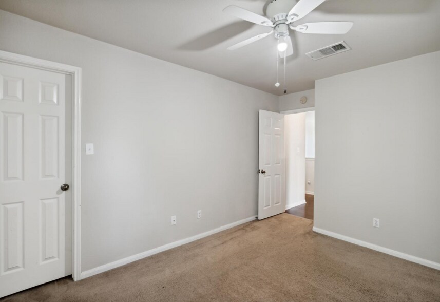 Building Photo - 2108 Narrow Glen Pky