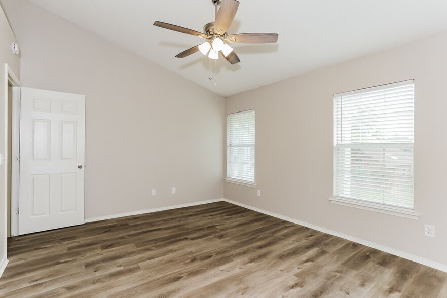 Building Photo - 1631 Chapman St