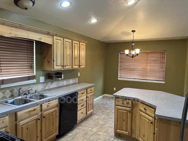 Building Photo - 214 Brookwood Dr