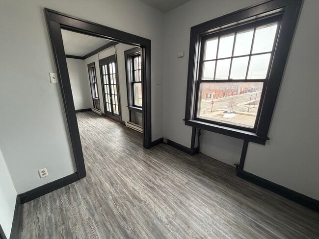 Building Photo - 210-201 Walnut-