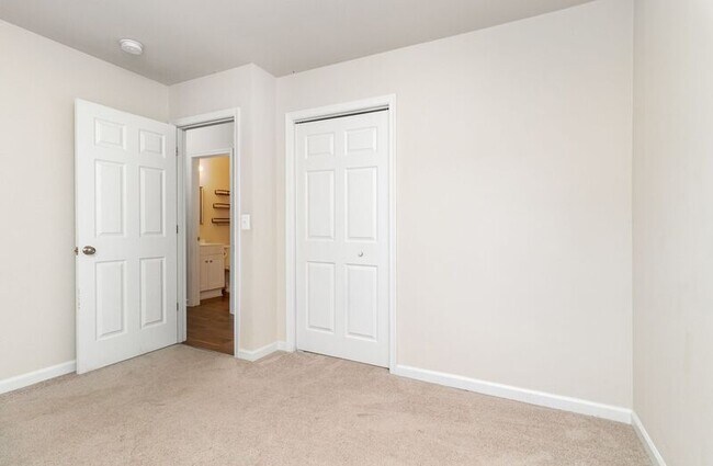 Building Photo - 203 Pecan Ln