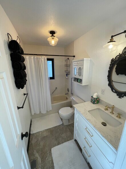 Building Photo - 2529 Bott Ave