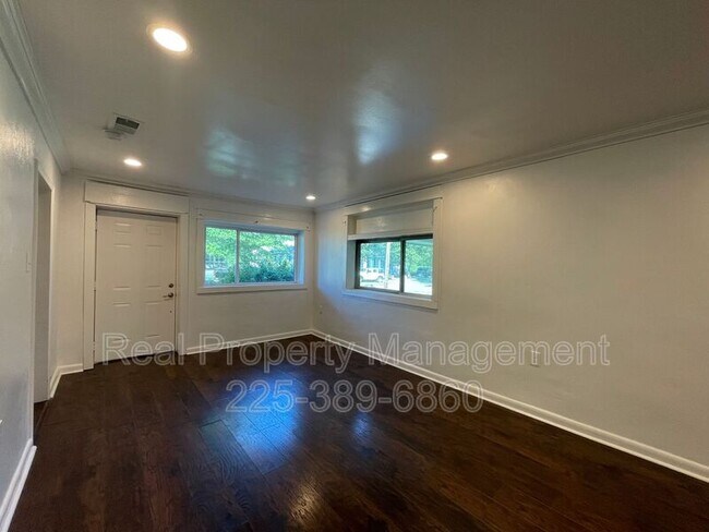 Building Photo - 9642 Lewis St