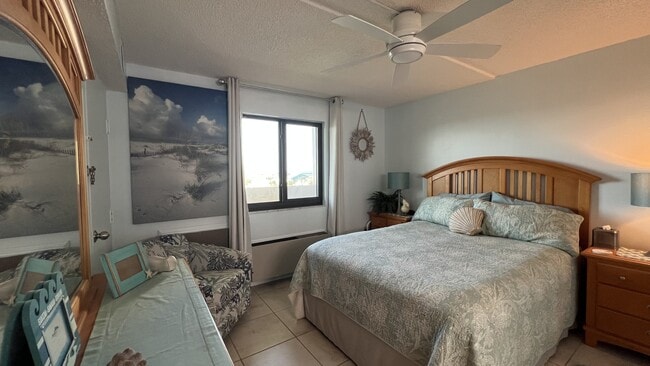 Building Photo - 5915 Sea Ranch Dr