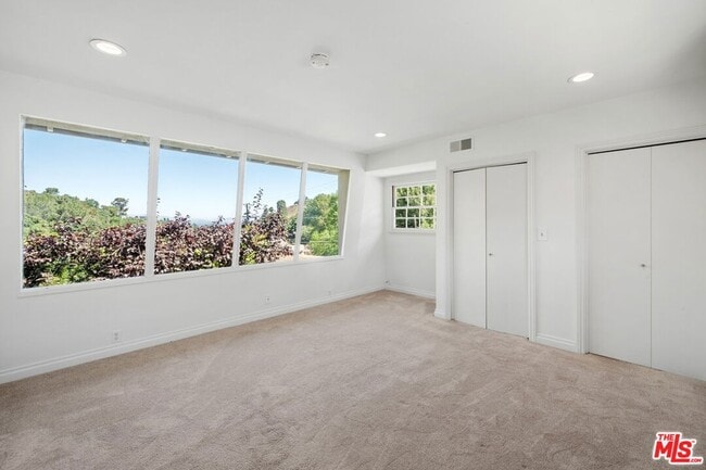 Building Photo - 3709 Stone Canyon Ave