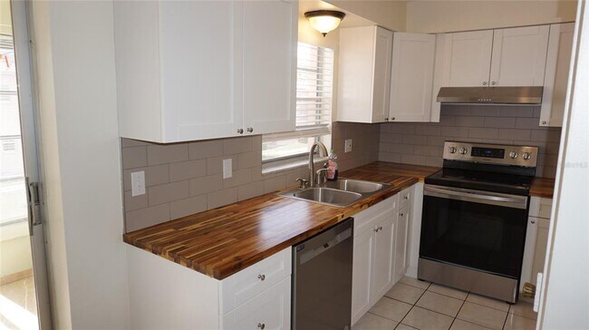 Building Photo - 7011 Place De La Paix