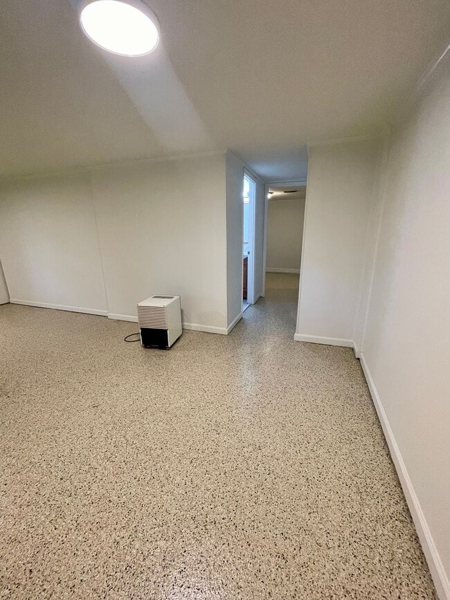 Building Photo - 6808 River Ridge Dr