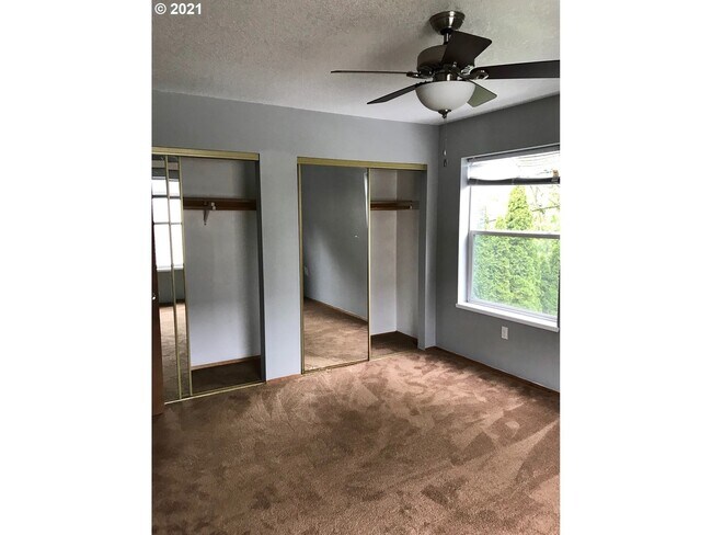 Building Photo - 6867 N Fessenden St