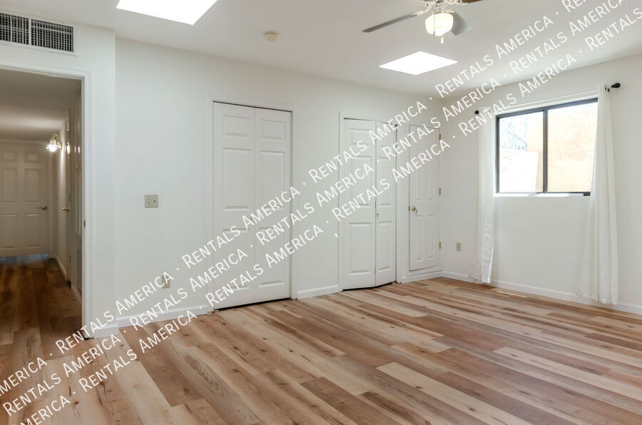 Building Photo - 3951 W Irvington Rd