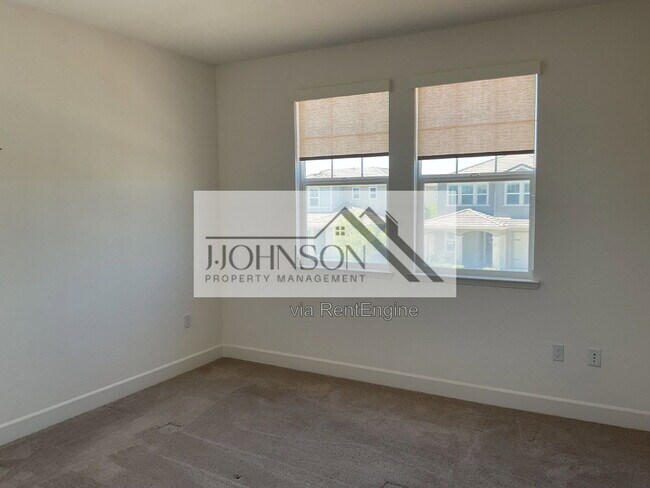 Building Photo - 1671 Mulholland Dr