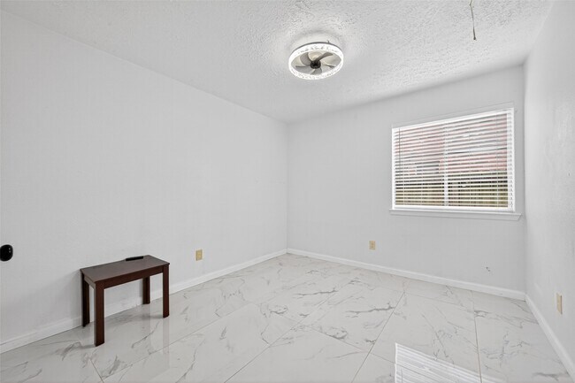 Building Photo - 14310 Royal Hill Dr