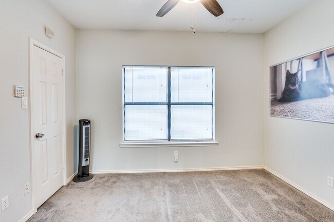 Building Photo - Delightful 2-Bed, 1.5 Bath in Prime Dallas...
