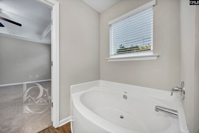 Building Photo - 122 Drummond Wy