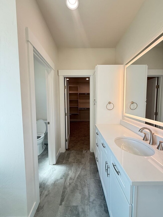 Building Photo - Beautiful New 3 Bed, 2 Bath Home in Northeast Medford