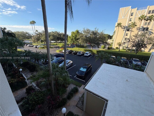 Building Photo - 7290 Kinghurst Dr