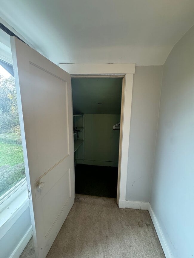 Building Photo - Spacious Private Oasis - 3 Bedroom 2 Bathroom House in Green Tree!