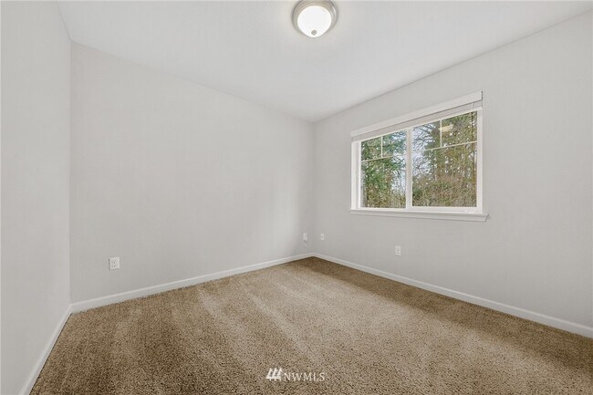 Room 1 - 16439 77th Avenue Ct E