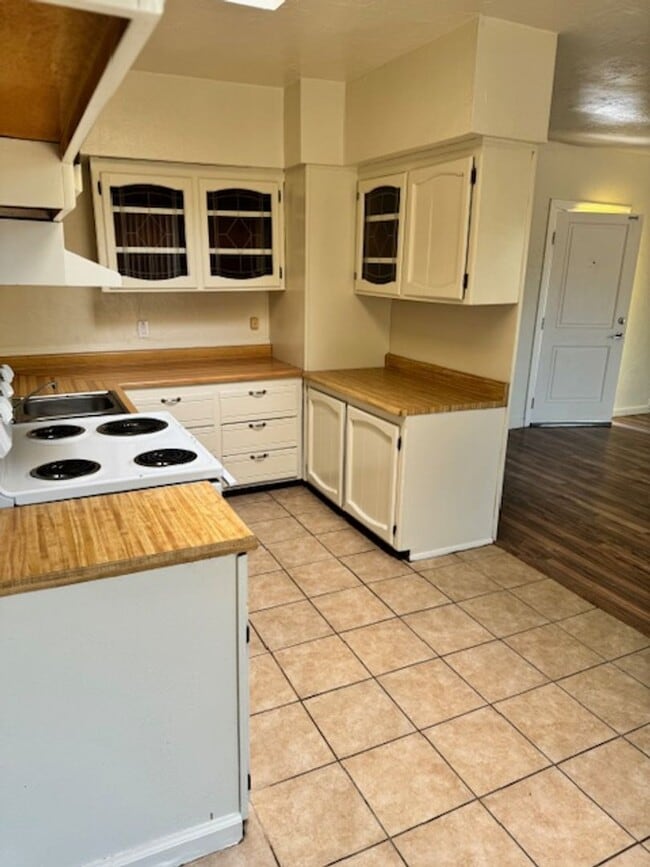 Building Photo - Cute 2 Bedroom in West Redding