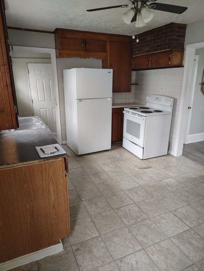 Building Photo - Section 8 Accepted!